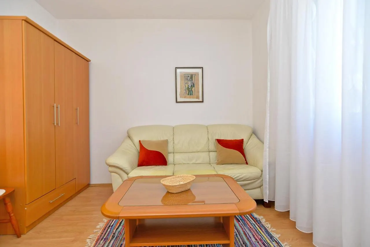 Apartments Mira 667 Medulin
