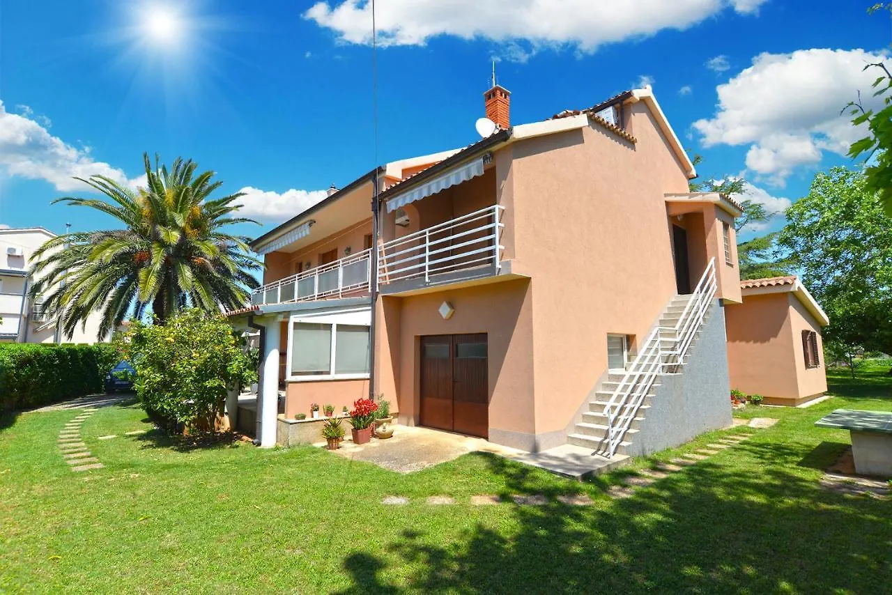 Apartments Mira 667 Medulin